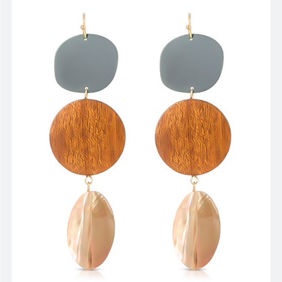 EUC Sophie Monet Pod Feather Earring - Picture 2 of 5